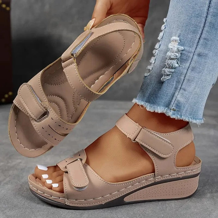 Veera™ ortopædiske sandaler med kilehæl