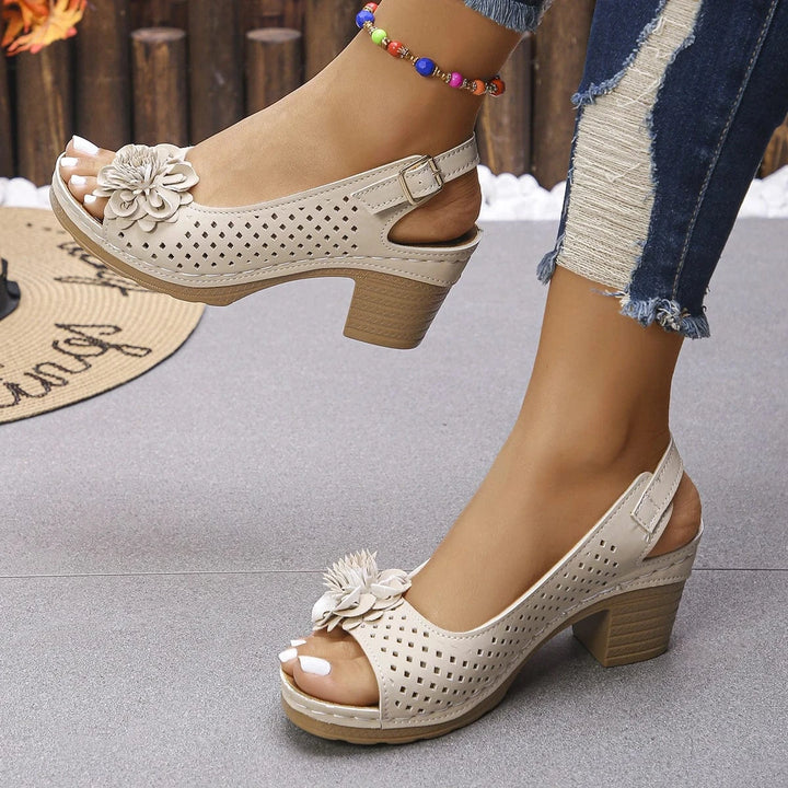 Sandali da donna comodi con suola spessa e fibbie